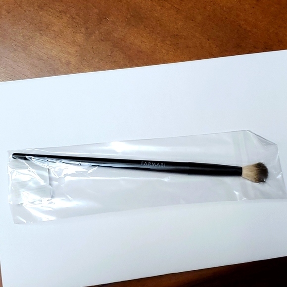 Farmasi Makeup Farmasi Eyeshadow Blending Brush Nwt Poshmark